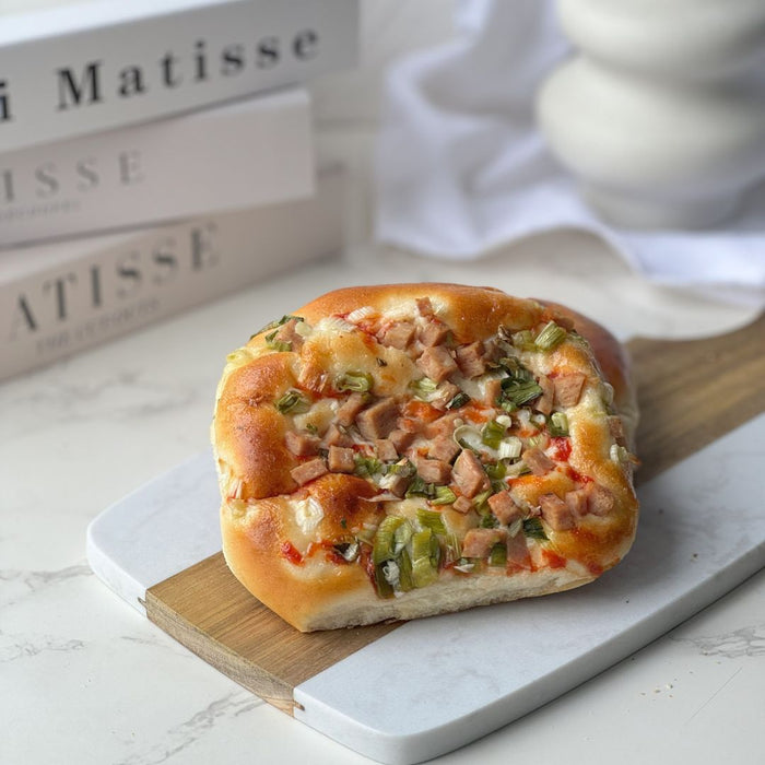 CHINA COURT SPRING ONION HAM BUN 70G 蔥油火腿包 (約2-3天保存期限。週二至週四出貨)