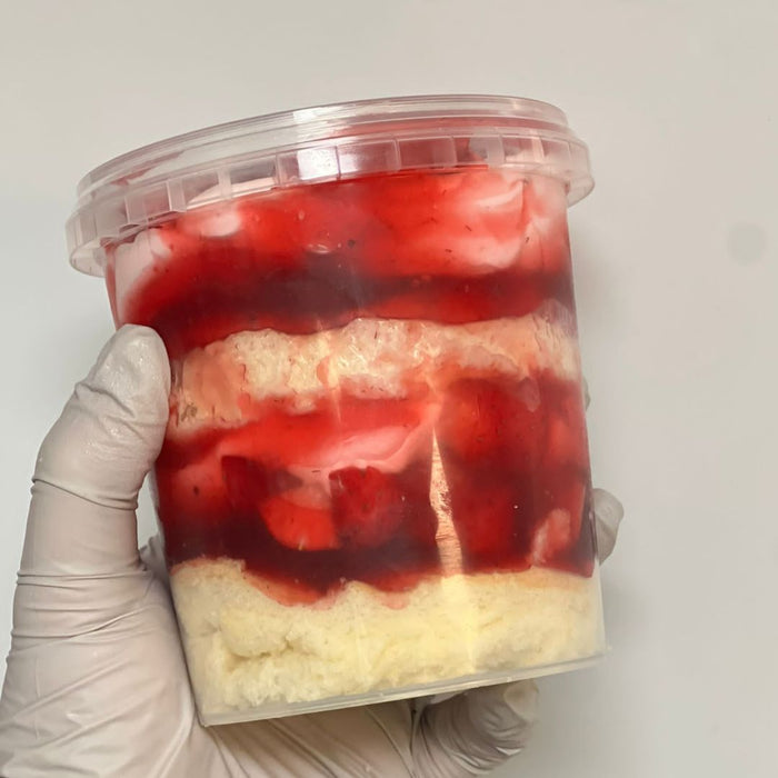 CHINA COURT STRAWBERRY BOX CAKE 200G 草莓酱盒子蛋糕 (Approx. 2-3 Days Shelf Life. Dispatched Tues-Thurs)