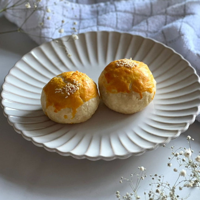 CHINA COURT SALTED EGG YOLK PASTRY 140G 蛋黃酥 (dispatched Tues - Thurs)